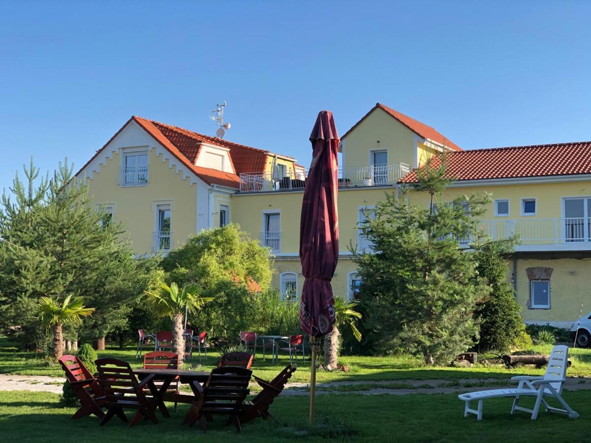 Holiday Centrum Zatec  Exterior photo